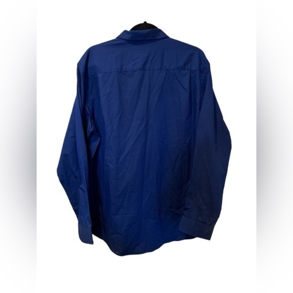 NWT Van Heusen button up - Picture 2 of 4